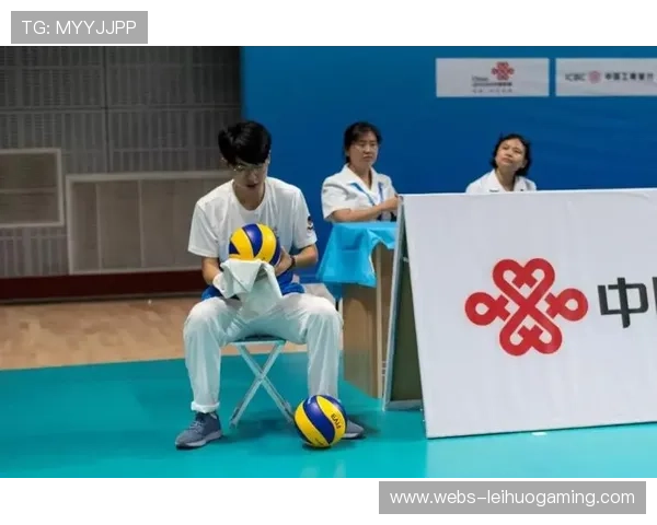 广东男排U18队员从紧张到突破,志愿者服务获好评 广东男排U18队员从紧张到突破,志愿者服务获好评